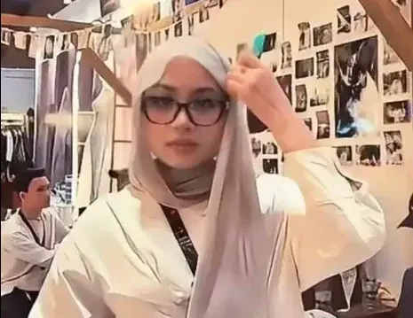 Viral 2025 Indonesia Viral Video Gaun Itu Terlalu Lemah untuk Malam Ini Top Global Wiwik